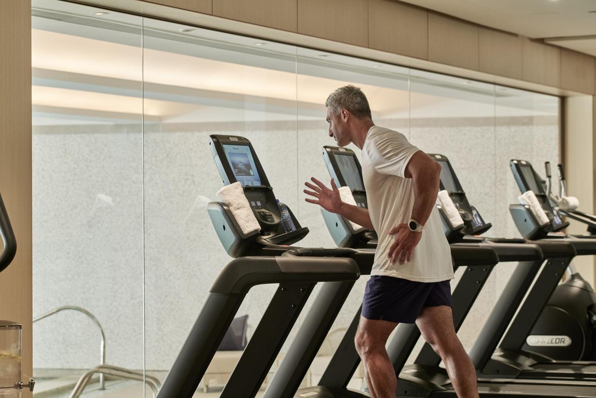 City Of Dreams Mediterranean - Integrated Resort, Casino & Entertainment Limassol Luaran gambar A treadmill