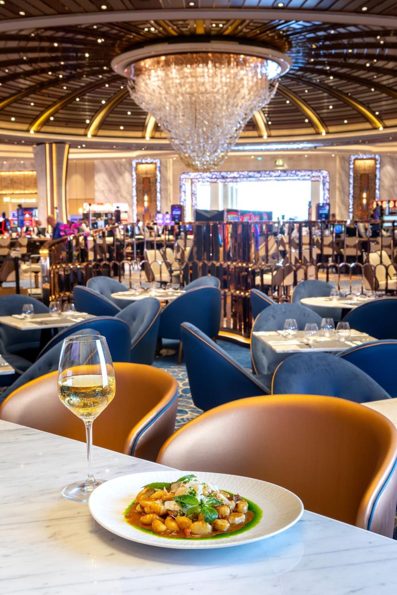 City Of Dreams Mediterranean - Integrated Resort, Casino & Entertainment Limassol Luaran gambar The interior of the restaurant