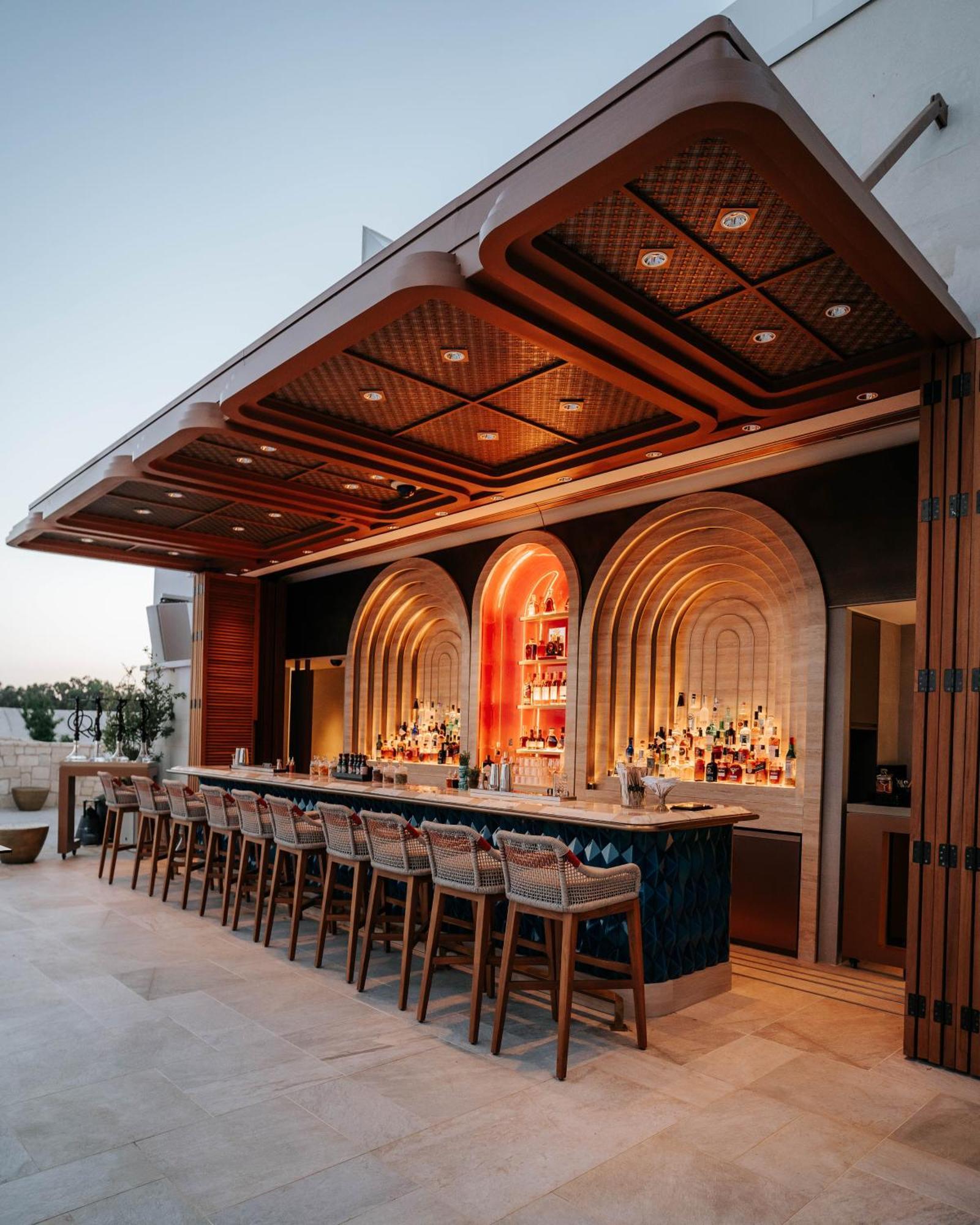 City Of Dreams Mediterranean - Integrated Resort, Casino & Entertainment Limassol Luaran gambar The rooftop bar at the hotel