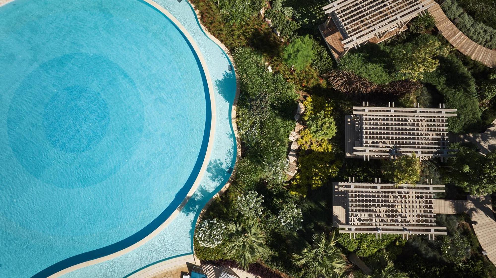 City Of Dreams Mediterranean - Integrated Resort, Casino & Entertainment Limassol Luaran gambar Aerial view of the pool